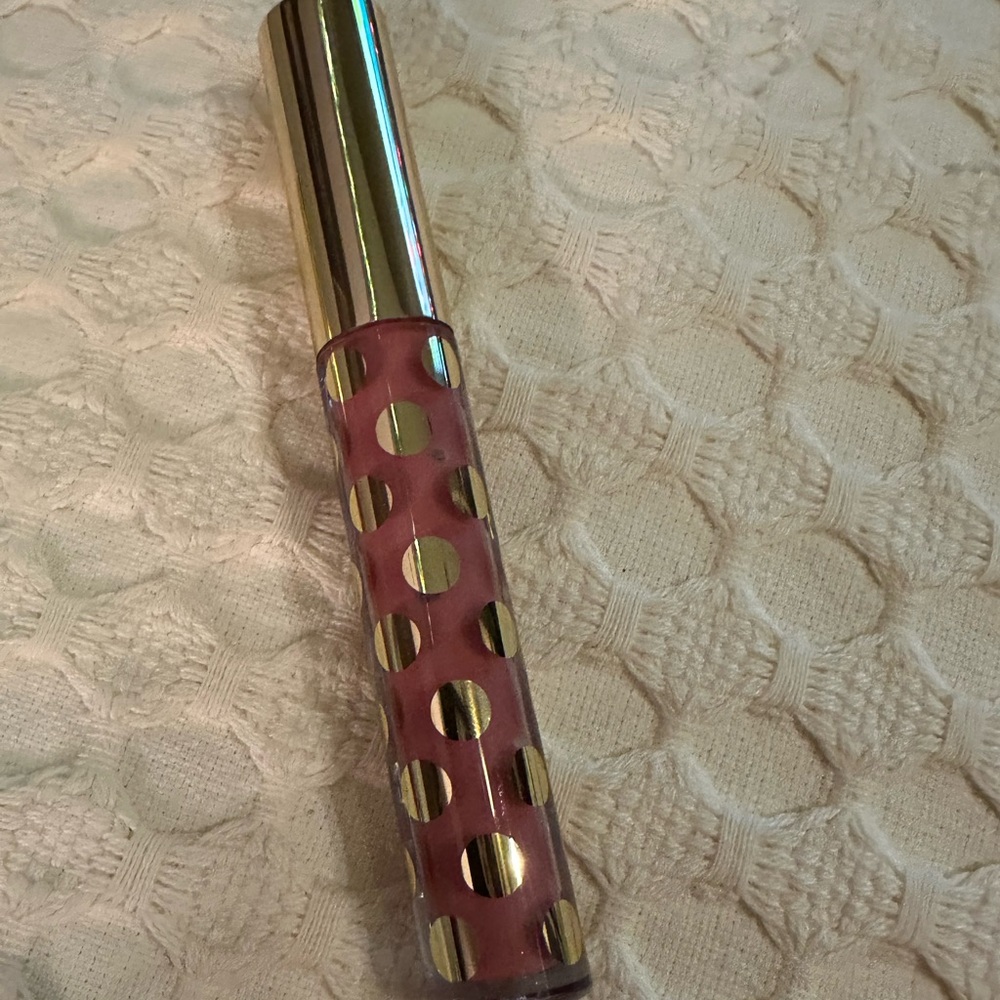 NEW Estee Lauder Limited Edition 2025 Lip Gloss Color- “UNWRAPPED” AC4 Full Size